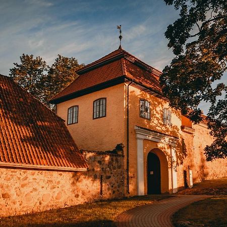 Slokenbekas Muiza Hotel Milzkalne Bagian luar foto
