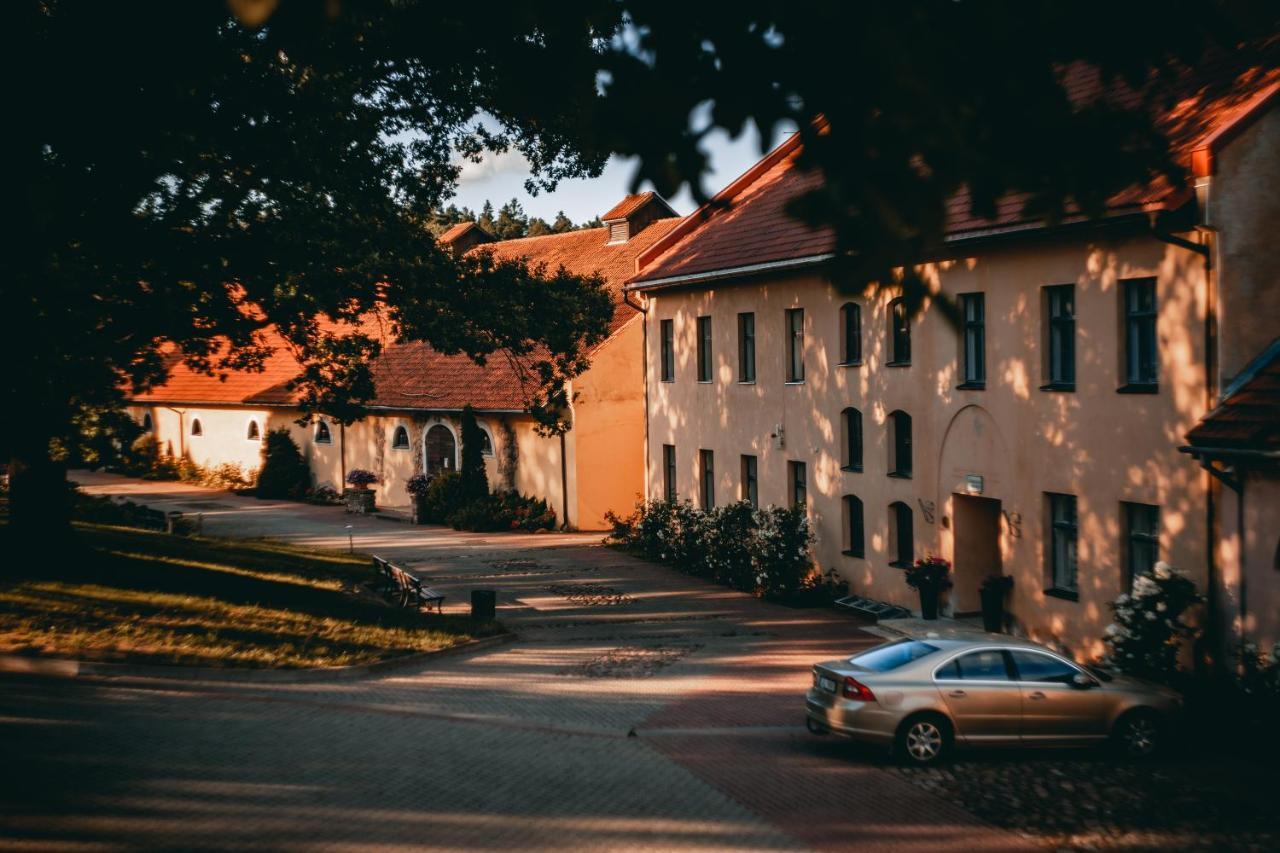 Slokenbekas Muiza Hotel Milzkalne Bagian luar foto